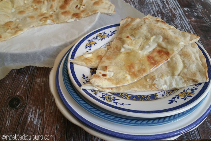 Focaccia con queso de Recco En la provincia de Genova nace la focaccia con queso más rica del mundo