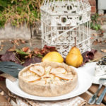 Tarte salata alle tre farine con cavolo cappuccio, pere e Roquefort.