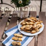 Biscottini stuzzicanti con Parmigiano e olive condite