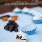 Piccole meringhe con il cuore: albicocca e cioccolato fondente