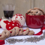Ciambelline al vino rosso con i fiori di lavanda