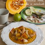 Zuppa di zucca al lime, con lenticchie rosse, mazzancolle e arachidi