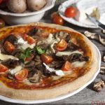Pizza in teglia con funghi e Camembert