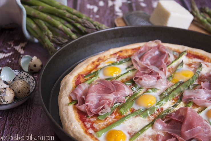 Pizza alla Bismarck Uova di quaglia per fette perfette, in questa pizza saporitissima