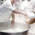 Laboratorio della mozzarella, del Caseificio Miccoli
