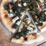 Pizza con cavolo nero, Roquefort e olive taggiasche