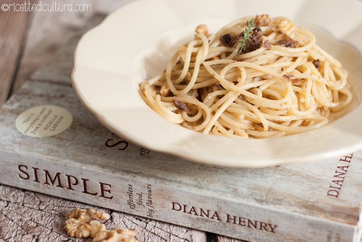 Spaghetti con acciughe e noci La ricetta dal libro rubacuori "Simple" di Diana Henry