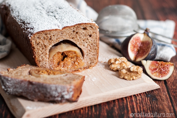 Plumcake con noci e cuore di fichi Una deliziosa torta senza burro, ricca di noci e con la sorpresa in ogni fetta