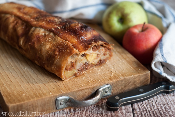 Strudel Tutti i segreti dello strudel viennese: il guscio sottile, il ripieno profumato di burro