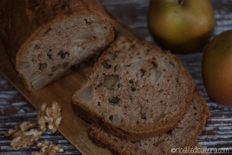 Pane dolce con noci e pere Soffice, dal gusto speziato ma delicato, senza burro.