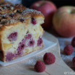 Plumcake alla panna con mele e lamponi