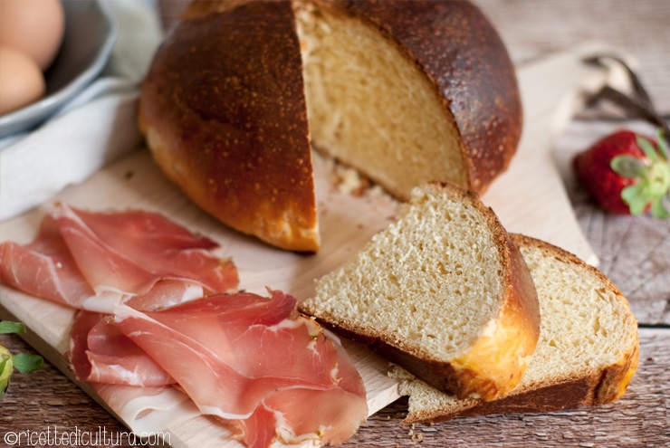 Pinza di Pasqua Dalla tradizione, una brioche dal gusto neutro per la colazione di Pasqua