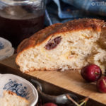 Brioche alla crema e ciliegie