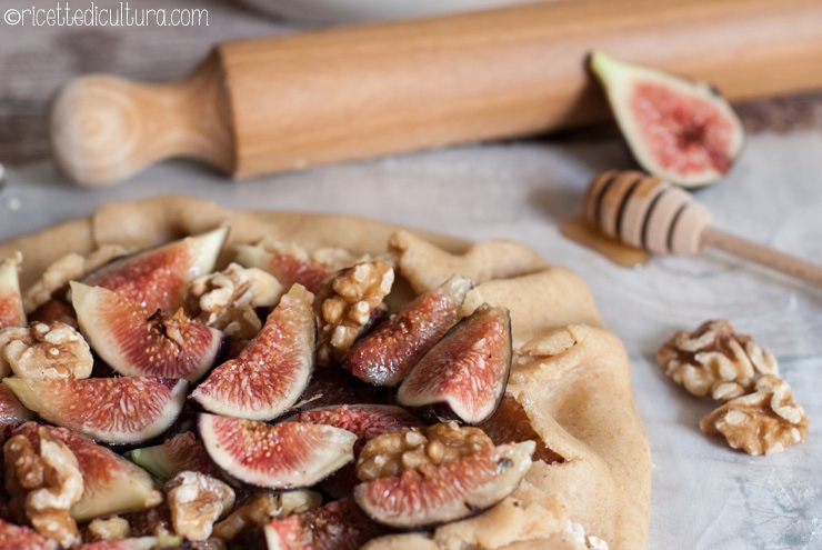 Galette ai fichi, noci e miele Una delizia dolce e rustica per l'arrivederci all'estate