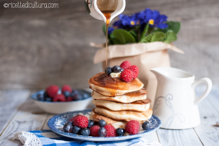 Pancakes alti e soffici Sono senza burro, ma di una golosità irresistibile